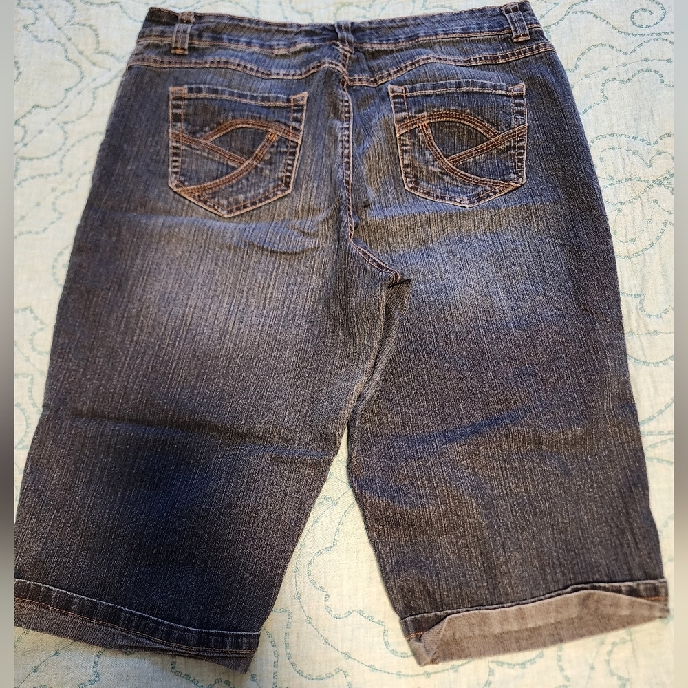 Nine West women's jean shorts sz 14  *222.14